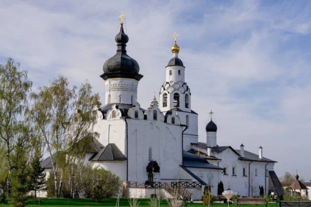 По окрестностям Казани: Свияжск, Раифа, Иннополис и Вселенский храм