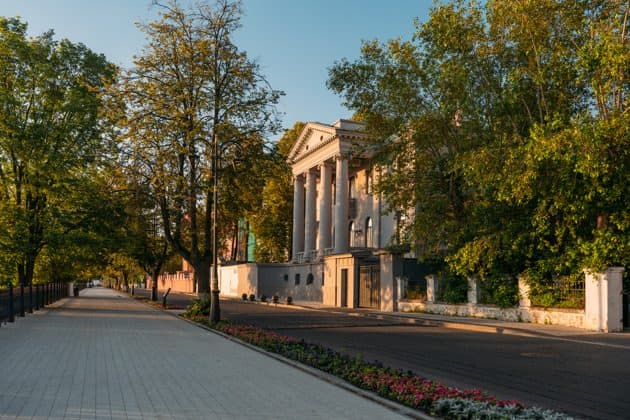 Роскошь Верхне-Волжской набережной