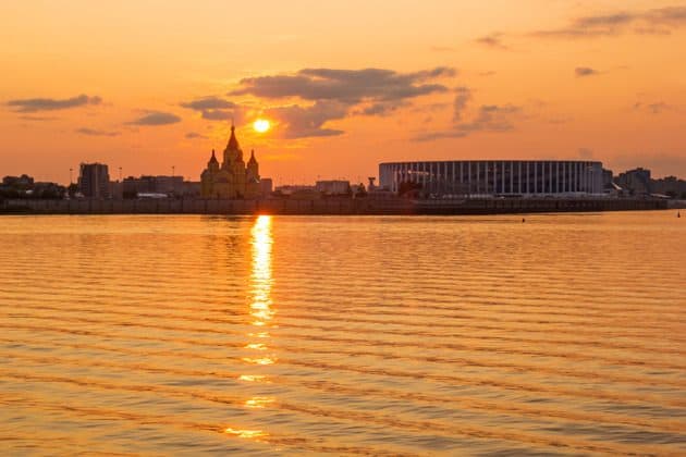 Свидание с Нижним: прогулка по Волге на катере
